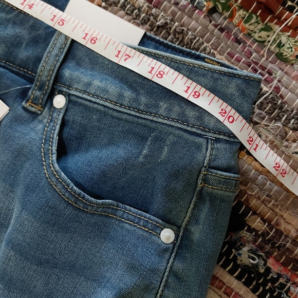 Lane Bryant NWT Light Wash Paint Splatter Signature Fit Boyfriend Capri Jeans 18 - Picture 10 of 15